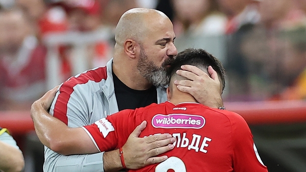 Деян Станкович и Манфред Угальде.