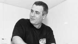 «Под ногтем скопилась кровь. Сергей нагрел значок, проделал дырку и выпустил ее». Памяти экс-массажиста «Детройта» Мнацаканова