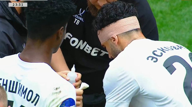 Жоау Эшковаль (справа).