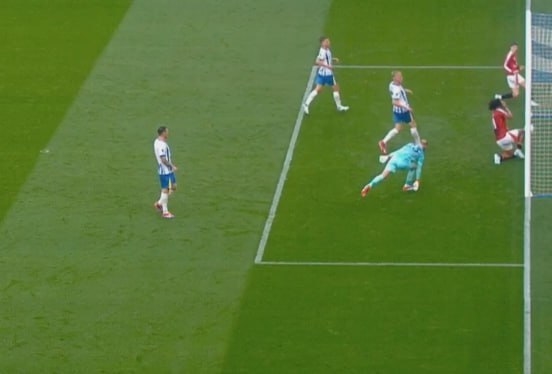 Гол «МЮ» отменили из-за офсайда Зиркзе.