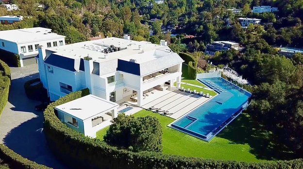 Особняк Бена Аффлека и Дженнифер Лопес в Беверли-Хиллз.