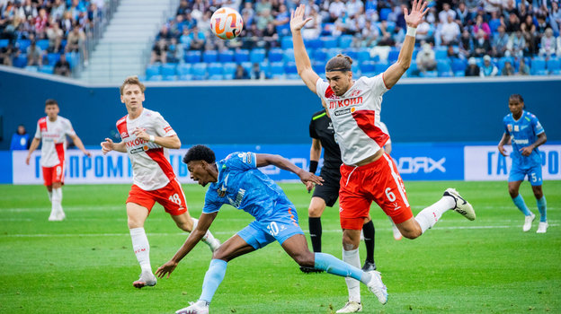 Матео Кассьерра и Срджан Бабич. Футболисты Матео Кассьерра и Срджан Бабич в матче «Зенит» — «Спартак»