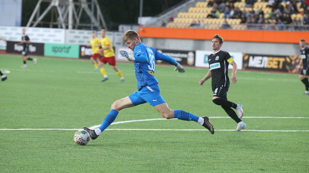 В игре голкипер «Арсенала» Михаил Левашов.