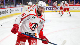 Хоккеист «Автомобилиста» Анатолий Голышев