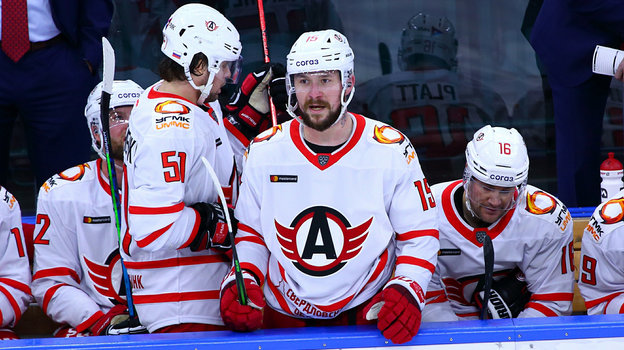 Анатолий Голышев (№15). Хоккеист «Автомобилиста» Анатолий Голышев