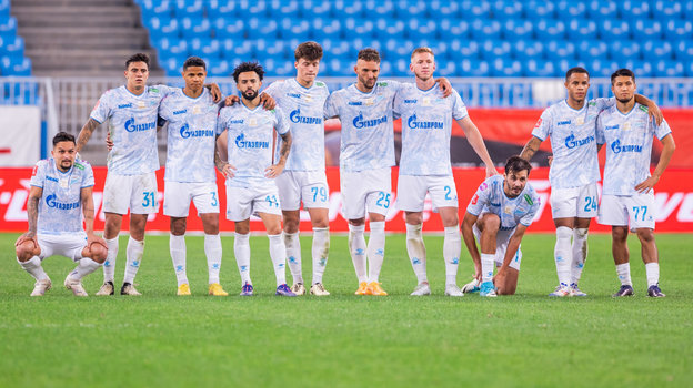 Футболисты «Зенита» в матче с «Акроном». Футболисты «Зенита»