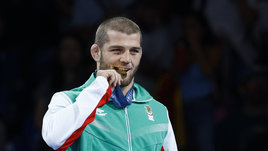 «Слова про собачьи бои? Извиняюсь, если кого-то задел». Чемпион Олимпиады Рамазанов — об ММА, Хабибе, Шавкате Рахмонове и своем тренере