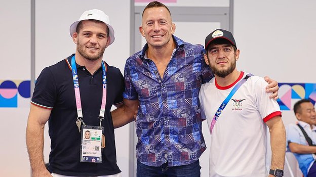 Магомед Рамазанов (слева), Джордж Сен-Пьер (в центре) и Зелимхан Абакаров.