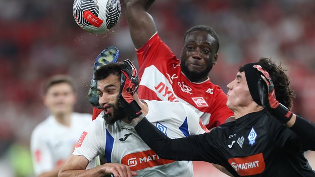 Миенти Абена в матче против махачкалинского «Динамо».