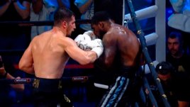 «У Валеры очень сильная держалка!» Папин вырубил боксера, который выстоял против Бивола