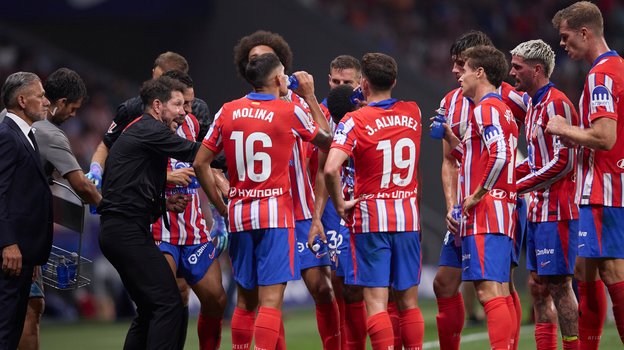 Диего Симеоне с футболистами «Атлетико».