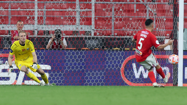 Эсекьель Барко реализует пенальти.