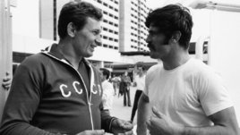 Александр Медведь (слева)