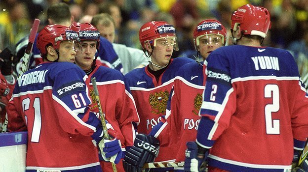 Роман Ляшенко (в центре).