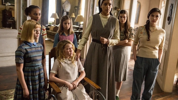 Кадр из фильма «Проклятье Аннабель: Зарождение зла»