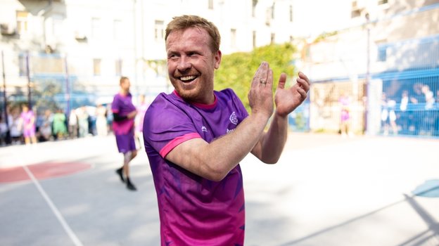 Актер Антон Богданов.