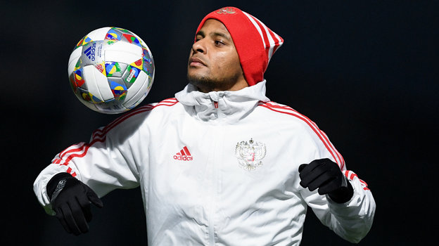 Ари на тренировке сборной России. Футболист Ари на тренировке сборной России