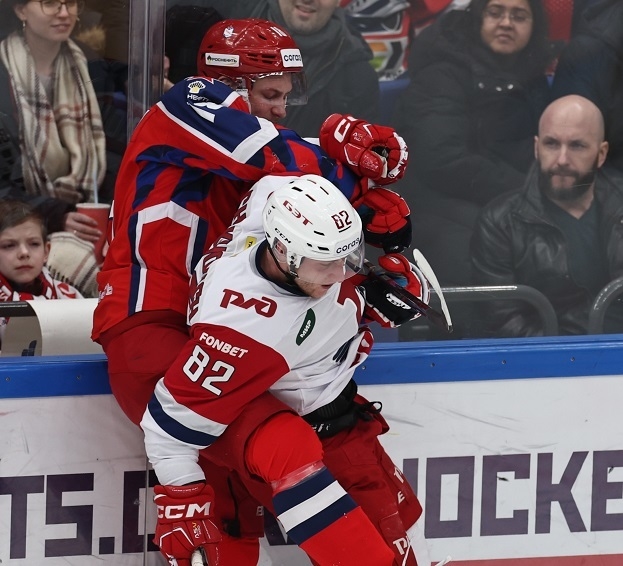 Николай Макаров и Иван Чехович. Хоккеисты Николай Макаров и Иван Чехович