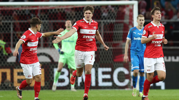 Леон Классен (слева) и Александр Соболев (в центре).