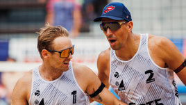 Волейболисты Илья Лешуков и Олег Стояновский