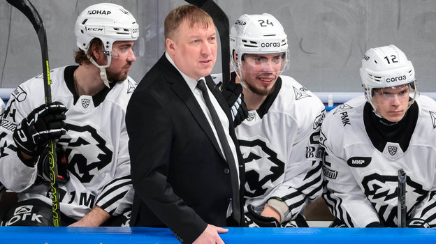 Алексей Заварухин с игроками «Трактора». Алексей Заварухин