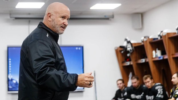 Бенуа Гру в раздевалке «Трактора». Главный тренер «Трактора» Бенуа Гру