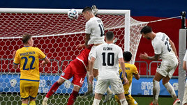 У Черчесова — первое и чувствительное поражение с Казахстаном. У Шешко — хет-трик