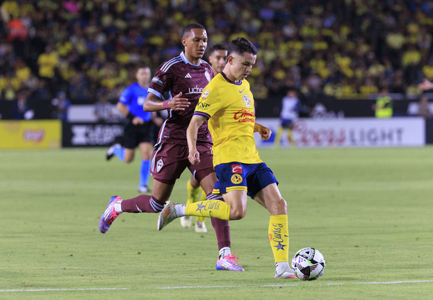 Альваро Фидальго (в желтом).