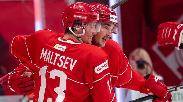 Михаил Мальцев и Адам Ружичка. Хоккеисты «Спартака» Михаил Мальцев и Адам Ружичка