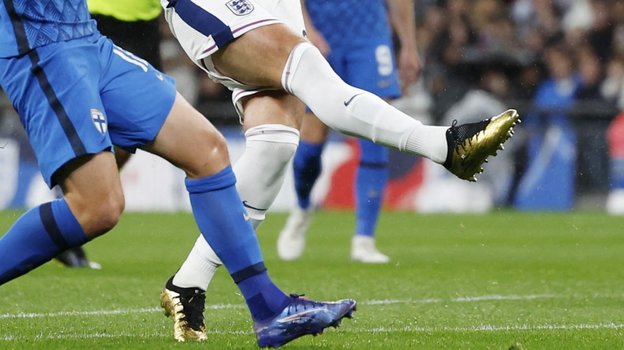 Гарри Кейн вышел на поле в золотых бутсах.