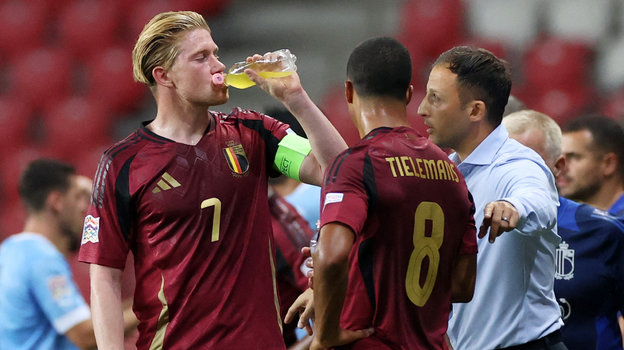 Доменико Тедеско, Кевин Де Брейне (№7) и Юри Тилеманс.