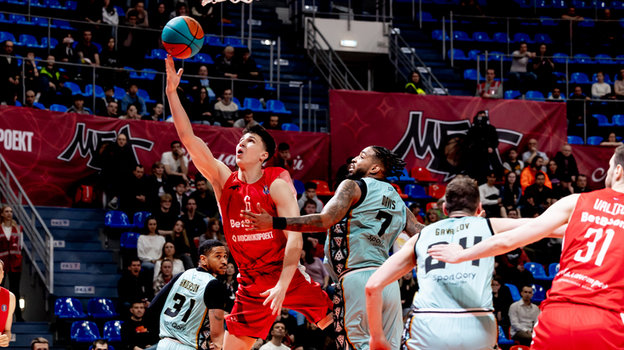 Паша Исмаилов (№6).