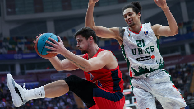 Антон Астапкович (слева).