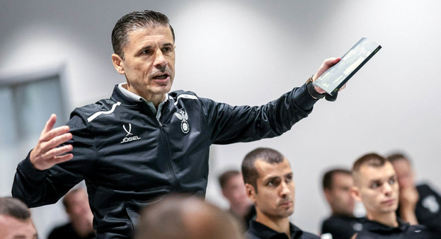 Руководитель департамента судейства РФС Милорад Мажич.