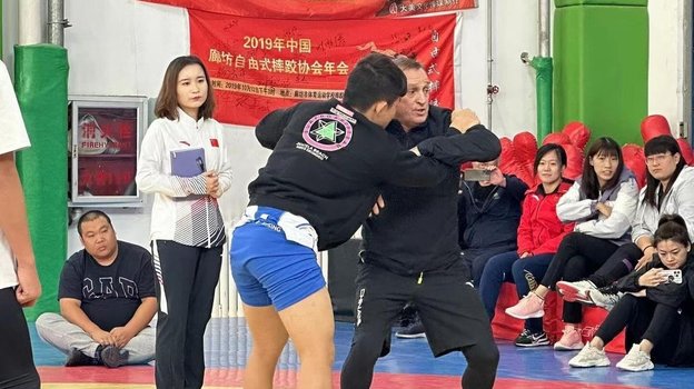 Анатолий Белоглазов в Китае.