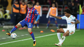 Футболисты Аббосбек Файзуллаев и Вильмар Барриос