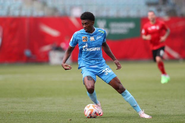 Матео Кассьерра. Футболист «Зенита» Матео Кассьерра