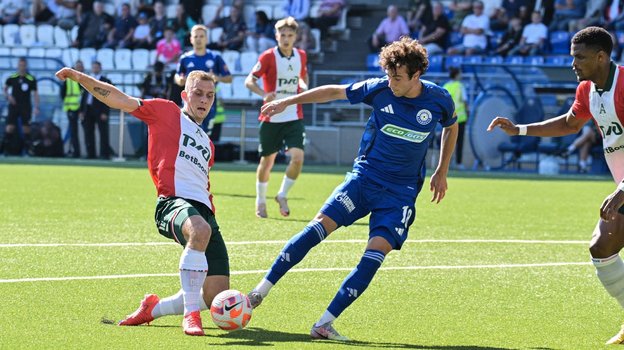 Дмитрий Баринов («Локомотив») и Александр Коваленко («Оренбург»).