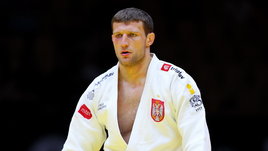 Сербский дзюдоист перекрестился — и его дисквалифицировали на 5 месяцев. Серьезно?