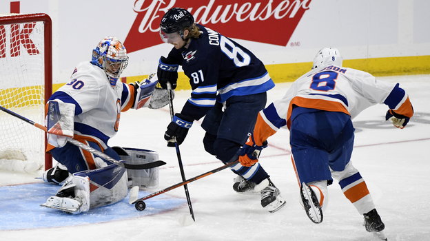 Сейв Ильи Сорокина в матче с «Виннипегом».