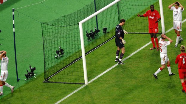 Опасный момент у ворот Ежи Дудека. 2005 год.