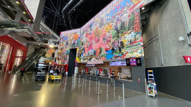 Картина Тьерри Гетта на стадионе «Атланты Юнайтед».