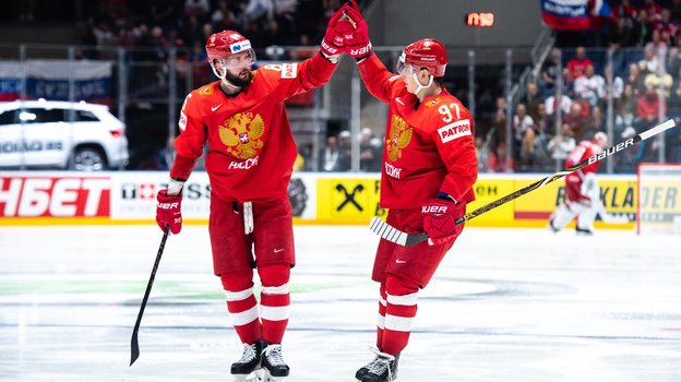 Никита Кучеров и Никита Гусев. Хоккеисты сборной России Никита Кучеров и Никита Гусев