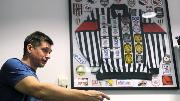 Сергей Козлов на заседании спортивно-дисциплинарного комитета КХЛ.