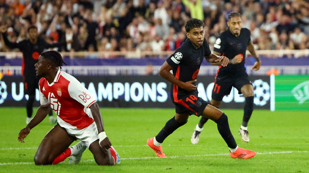 Ламин Ямаль радуется голу в ворота «Монако».