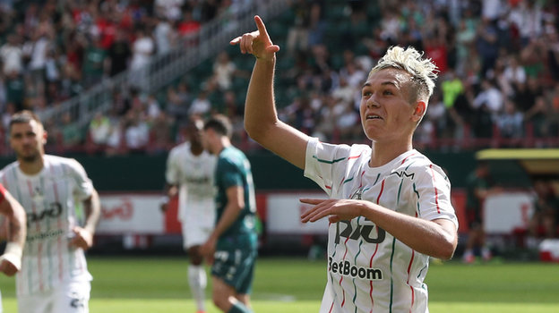 Полузащитник «Локомотива» Алексей Батраков.