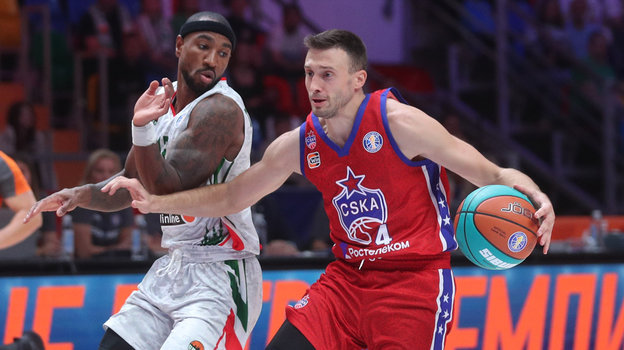 Тони Тейлор и Алекса Аврамович. Баскетболисты Тони Тейлор и Алекса Аврамович в матче ЦСКА — УНИКС