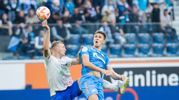 Сергей Божин («Факел») и Александр Соболев («Зенит»).