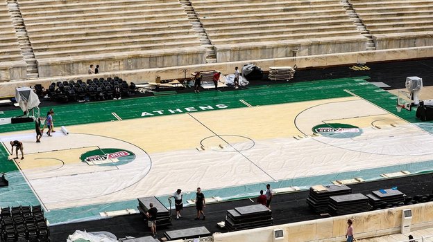 Баскетбольная площадка на олимпийском стадионе в Афинах.