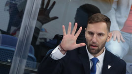 Первая отставка в КХЛ: тренера топили в клубе с самого начала